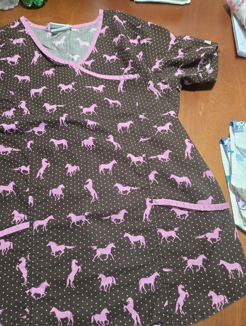 Brown & Pink Horse Print Scrub Top size Med